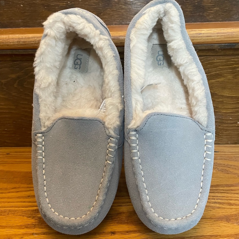 UGG Women’s Gray Suede Slippers - Picture 6 of 7